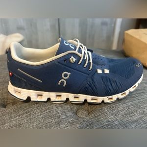 OC on cloud sneaker size 8